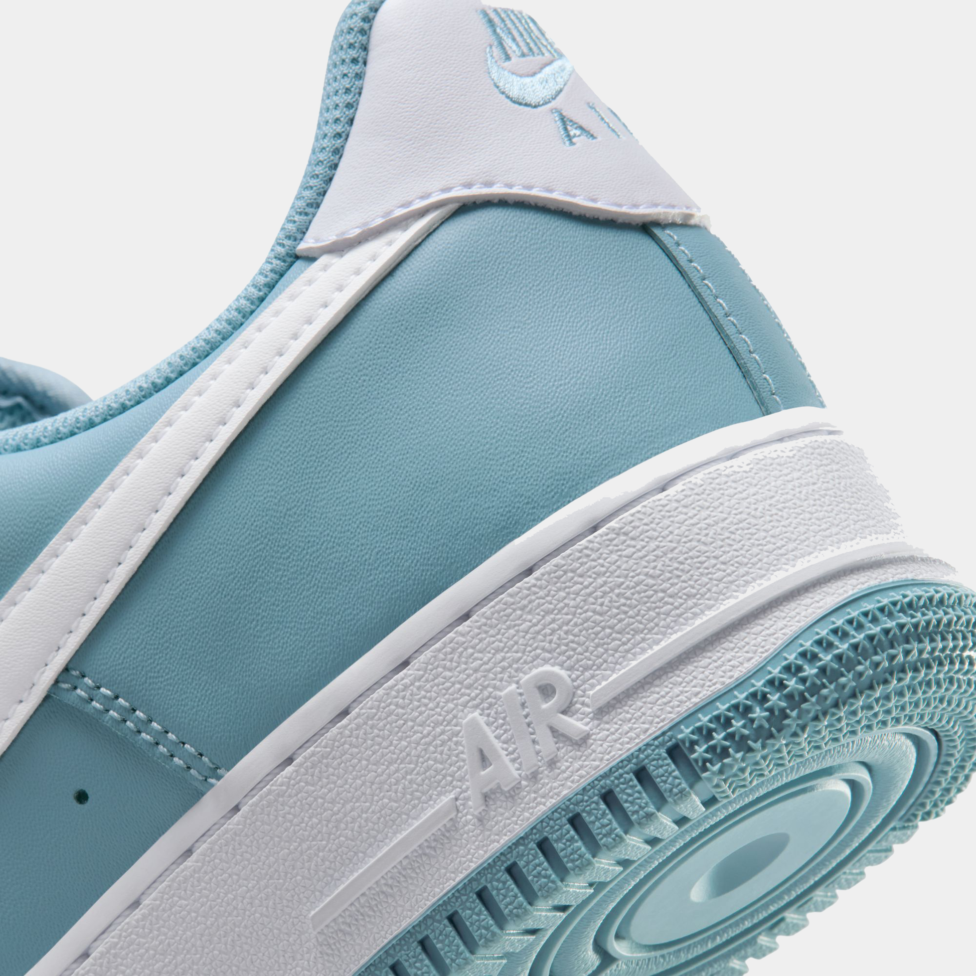 Air Force 1 '07 Sneakers - Premium Brand Shoes for Men and Women