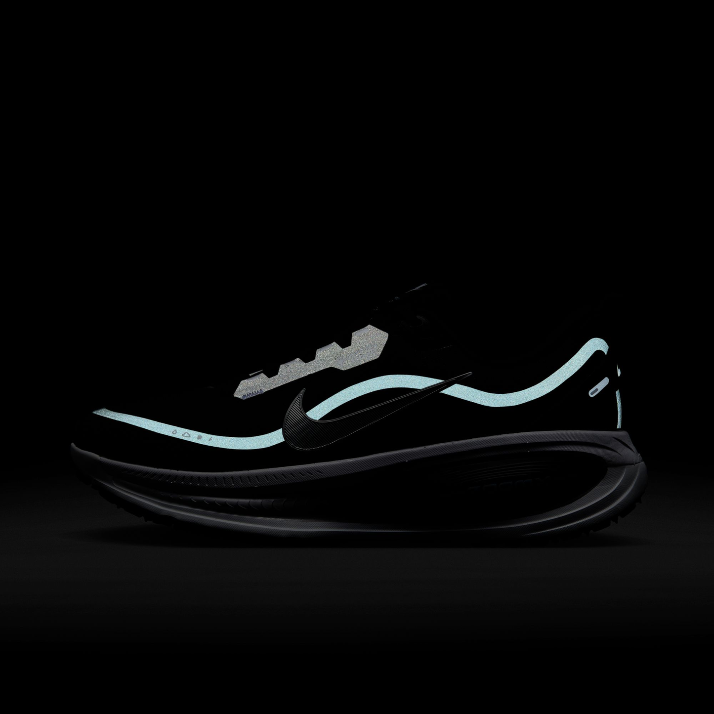 Vomero 18 Gore-tex Sneakers - Premium Brand Shoes for Men and Women