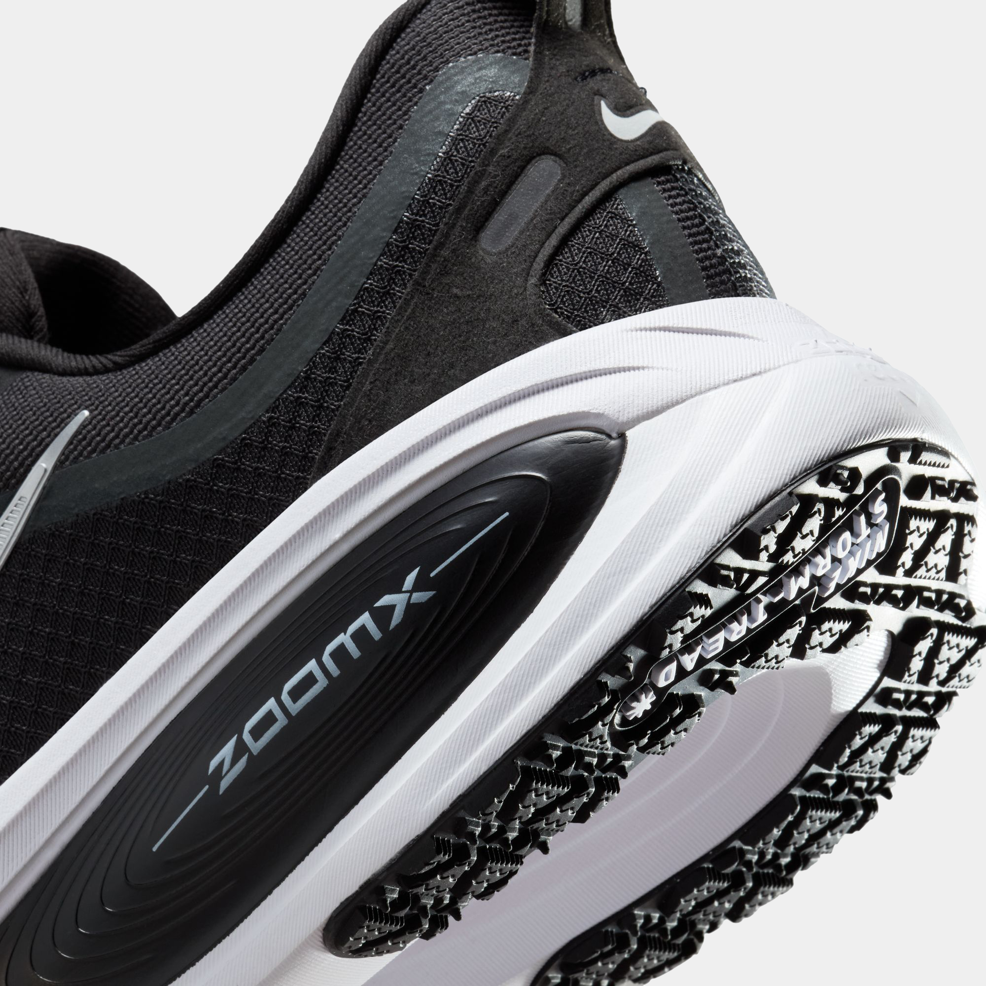 Vomero 18 Gore-tex Sneakers - Premium Brand Shoes for Men and Women